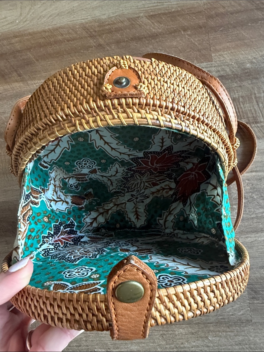 Pink Haley – Jones Vacay Round Straw Crossbody Bag Woven Round - Picture 2 of 3